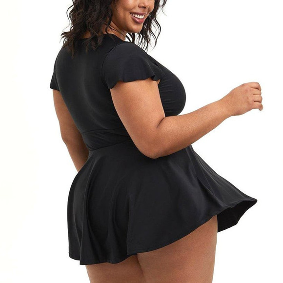 New Torrid 6 (6X 30) Black Wireless Flutter Sleeve Skater Swim Dress w/Briefs - Picture 2 of 3